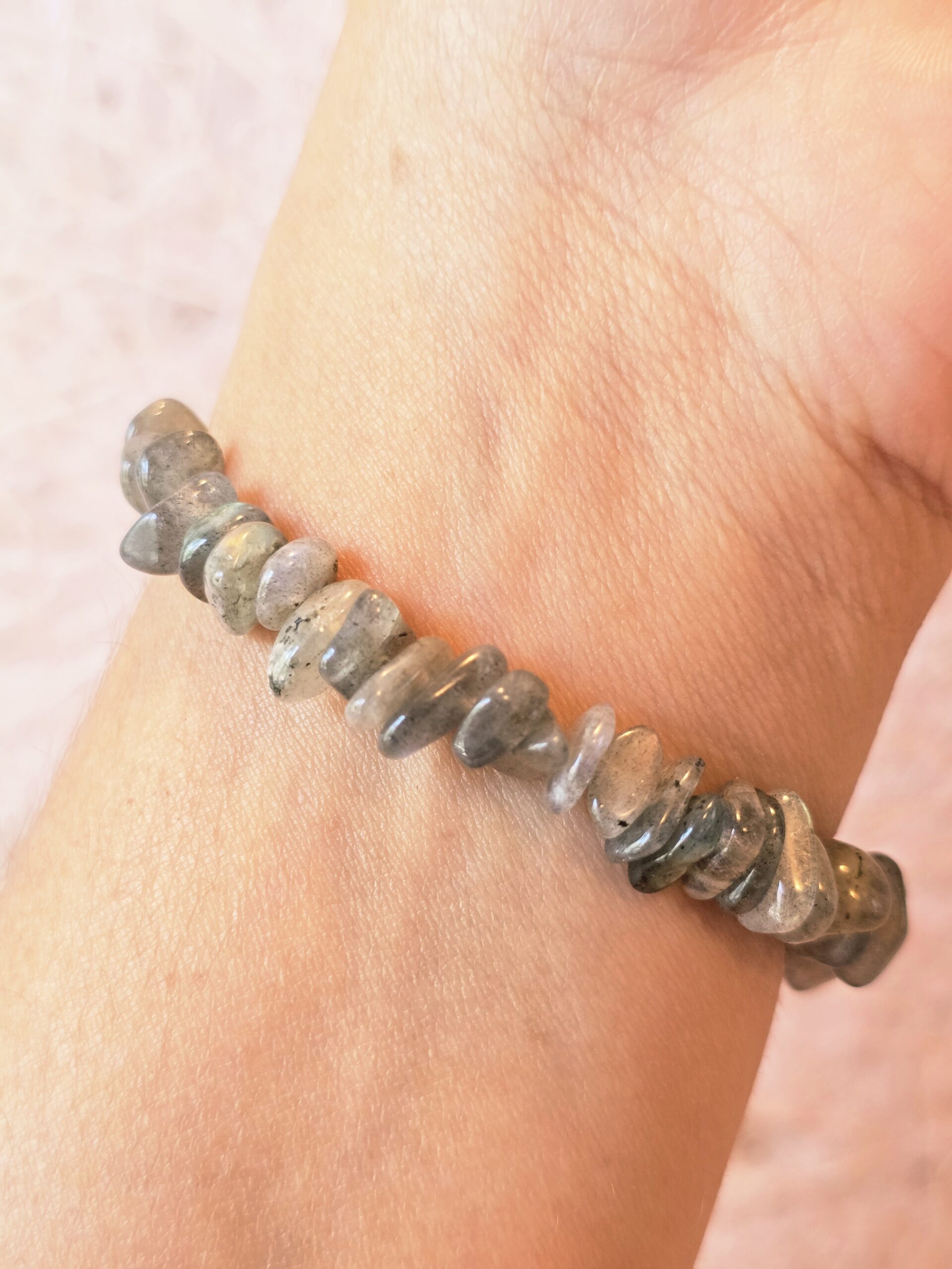 Labradorite chip stretch bracelet - Image 2